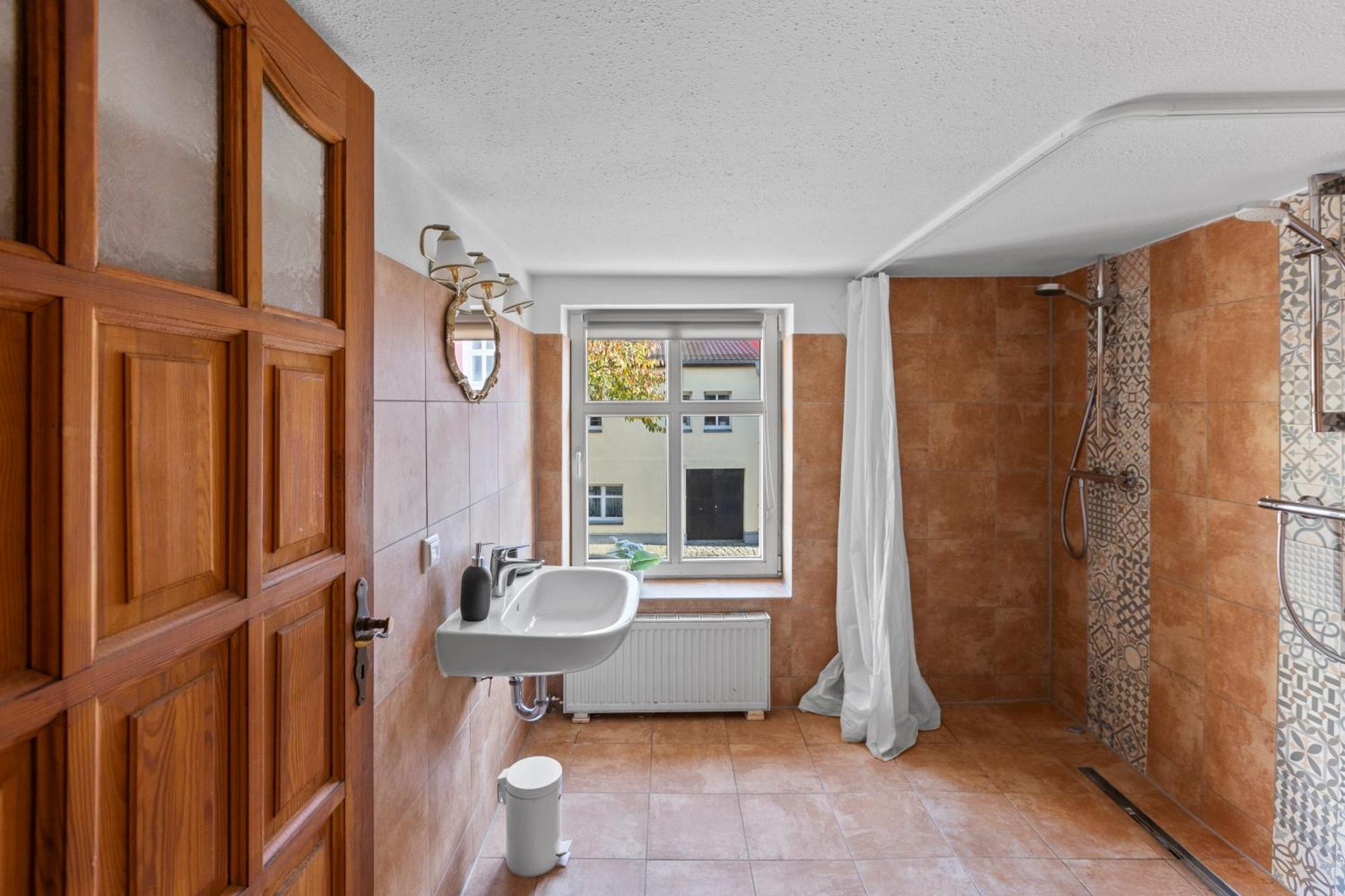 Sabina Monteurwohnung I 75 Zoll Tv I Kueche I Bad I Backofen I 特雷宾 外观 照片