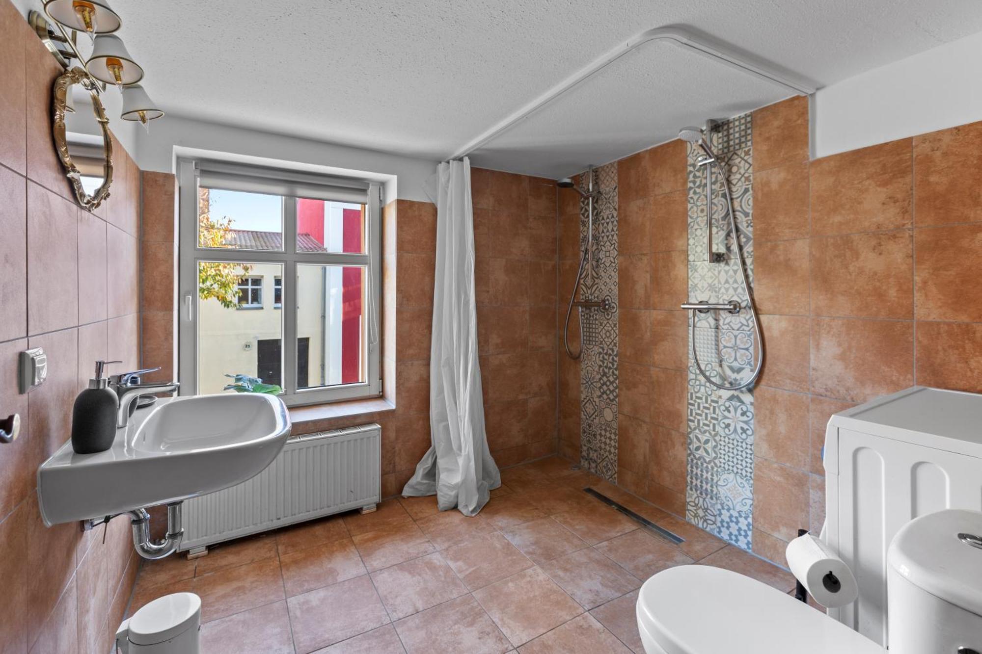 Sabina Monteurwohnung I 75 Zoll Tv I Kueche I Bad I Backofen I 特雷宾 外观 照片