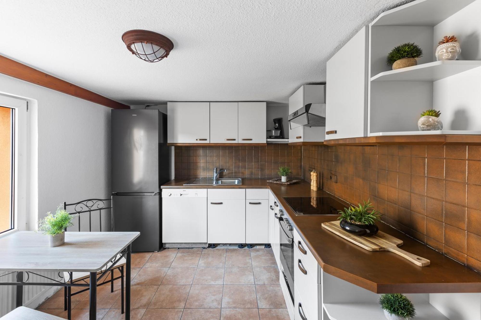Sabina Monteurwohnung I 75 Zoll Tv I Kueche I Bad I Backofen I 特雷宾 外观 照片